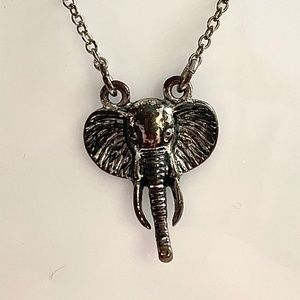 ✨4 for $15✨  Forever 21 silver elephant necklace